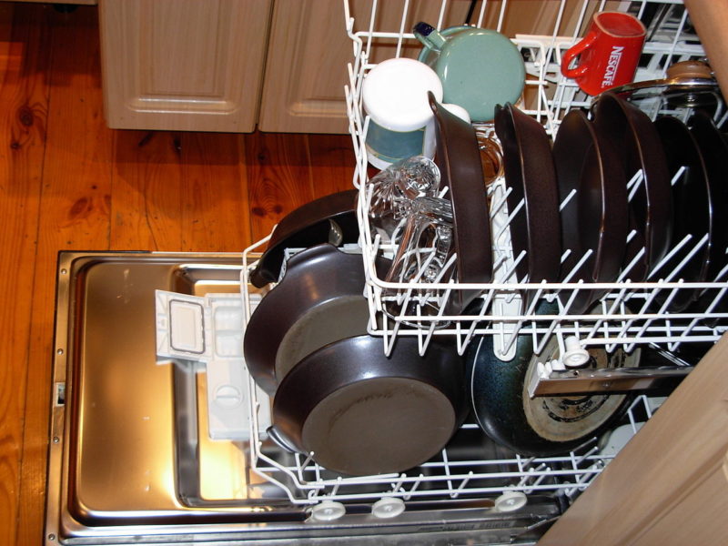 Что нельзя мыть в посудомоечной машине?